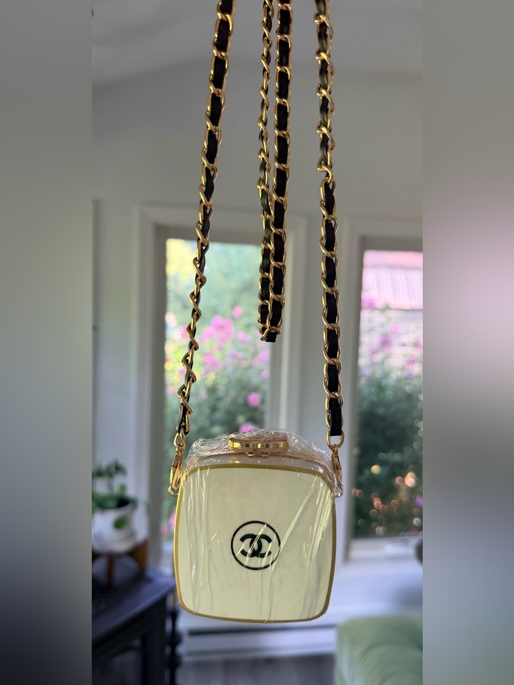 BRAND NEW White Chanel Mini Beauty Box Coin Purse w Chain Link Strap (Removable) - Picture 2 of 12